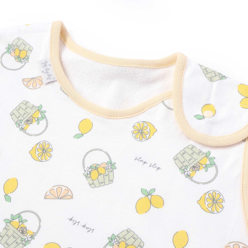【UVカット/接触冷感/お揃い】レモンおもちゃ総柄スリーパーベビー ホワイト系 ワンサイズ