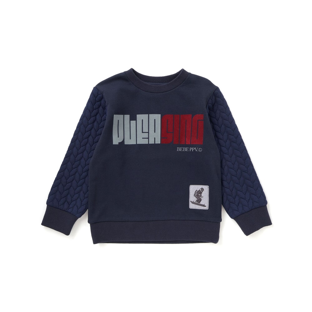 裏毛×袖キルトジャガードトレーナーの袖のキルト素材とフロッキープリントのディテールアップ