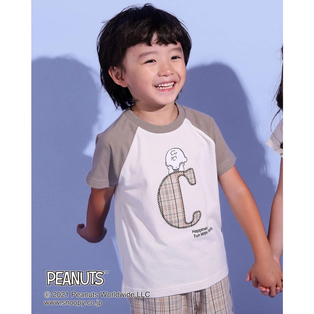 Bebe べべ Bebe Mall Official Online Store Snoopy Slap Slipコラボアイテム スヌーピー チャーリー ブラウン ピーナッツ パッチ 天竺 Tシャツ 80 130cm 80cm ベージュ トップス ベベ モール オフィシャルオンラインストア