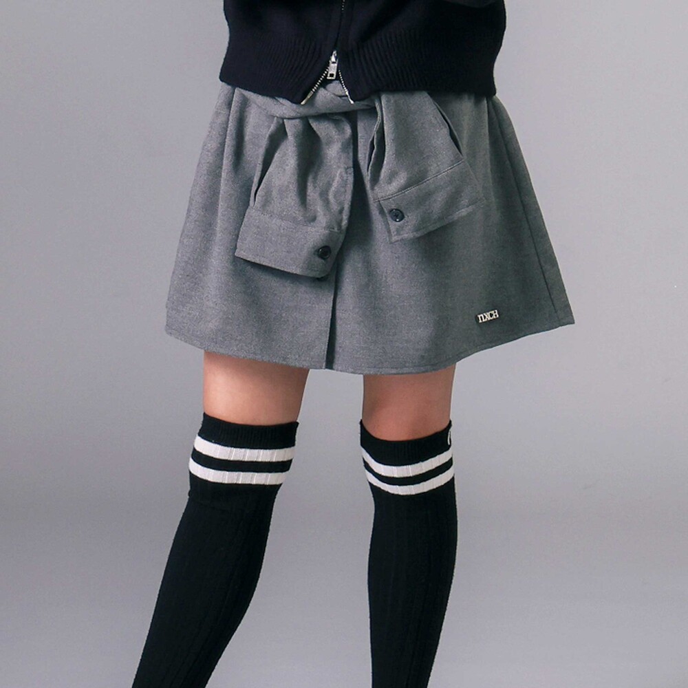 グレー