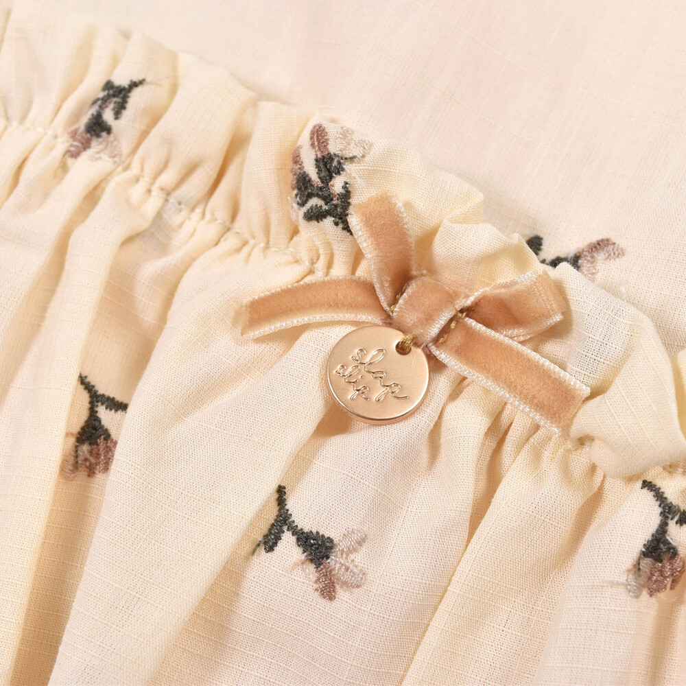 花 刺繍 ワンピース 80 130cm 80cm オフホワイト系 ワンピース 子供服べべの公式通販サイト Bebe Mall 花 刺繍 ワンピース 80 130cm 80cm オフホワイト系 ワンピース 子供服べべの公式通販サイト Bebe Mall