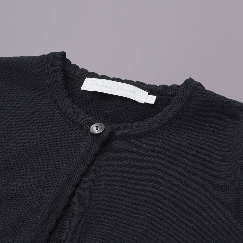 【日本製】ロゴチャーム付きニット長袖カーディガン(110~130cm) ホワイト 110cm