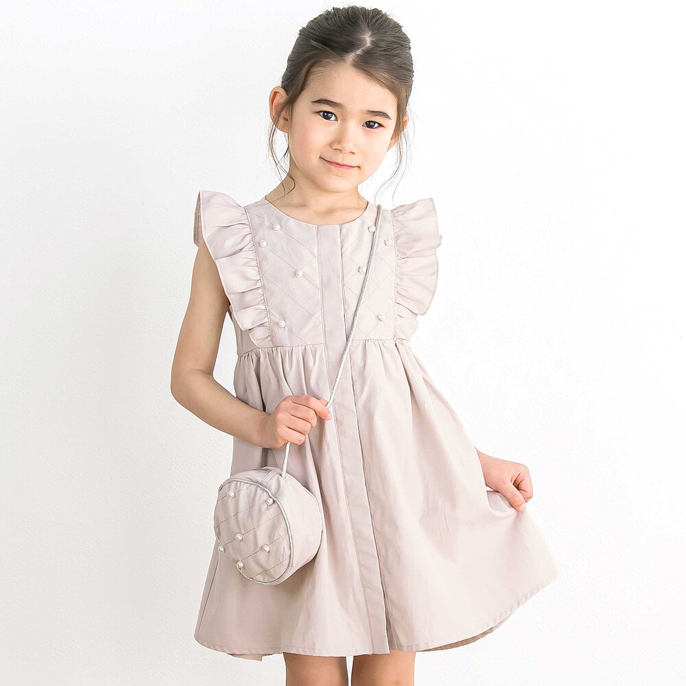 【店舗限定】パール付きフリルショルダー ギャザーワンピース+ポシェットセット(95~150cm) ベージュ 100cm