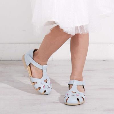 お花イチゴシェル刺しゅうグルカサンダル(14~19cm)