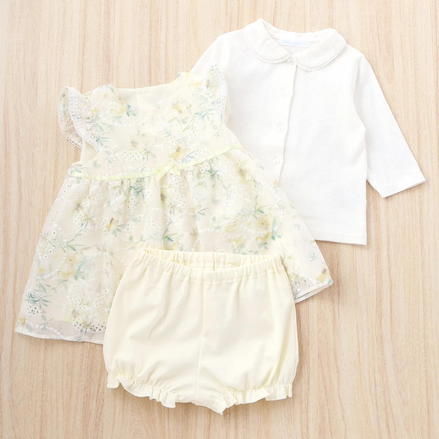 水彩風プリントの花柄のワンピースとブルマのセット