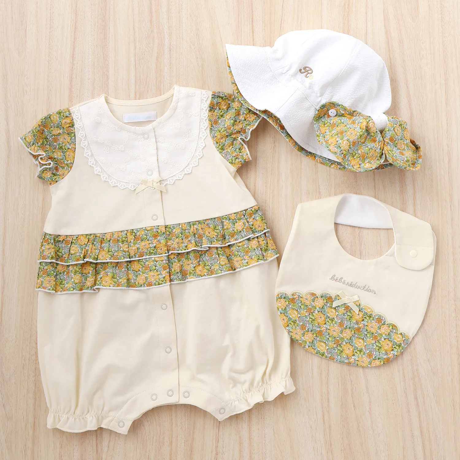 リバティプリントのアイテム3点の組み合わせ