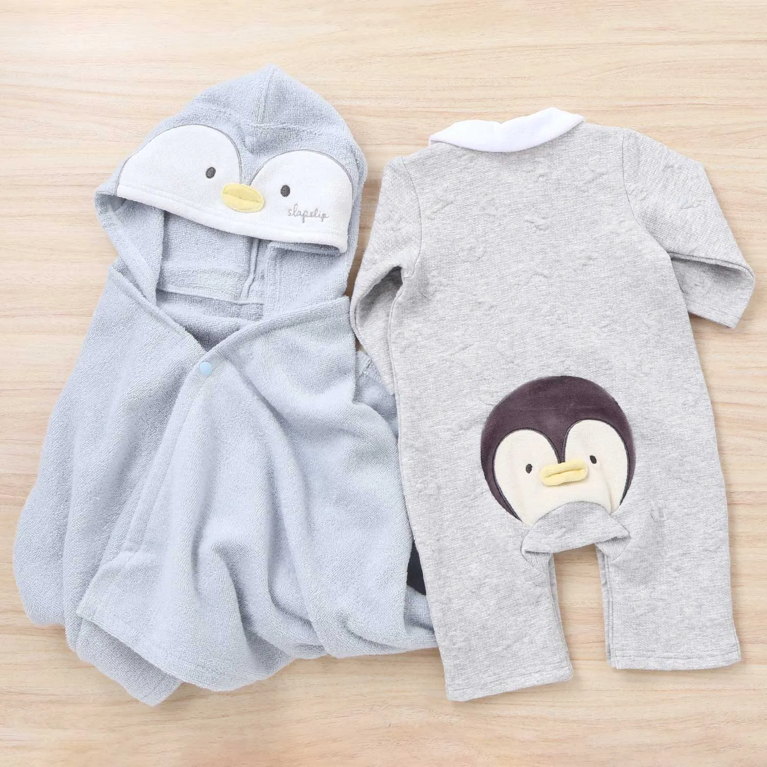 予算5000円~8000円: アニマルモチーフのおくるみとパッチ付きロンパースのギフトセット