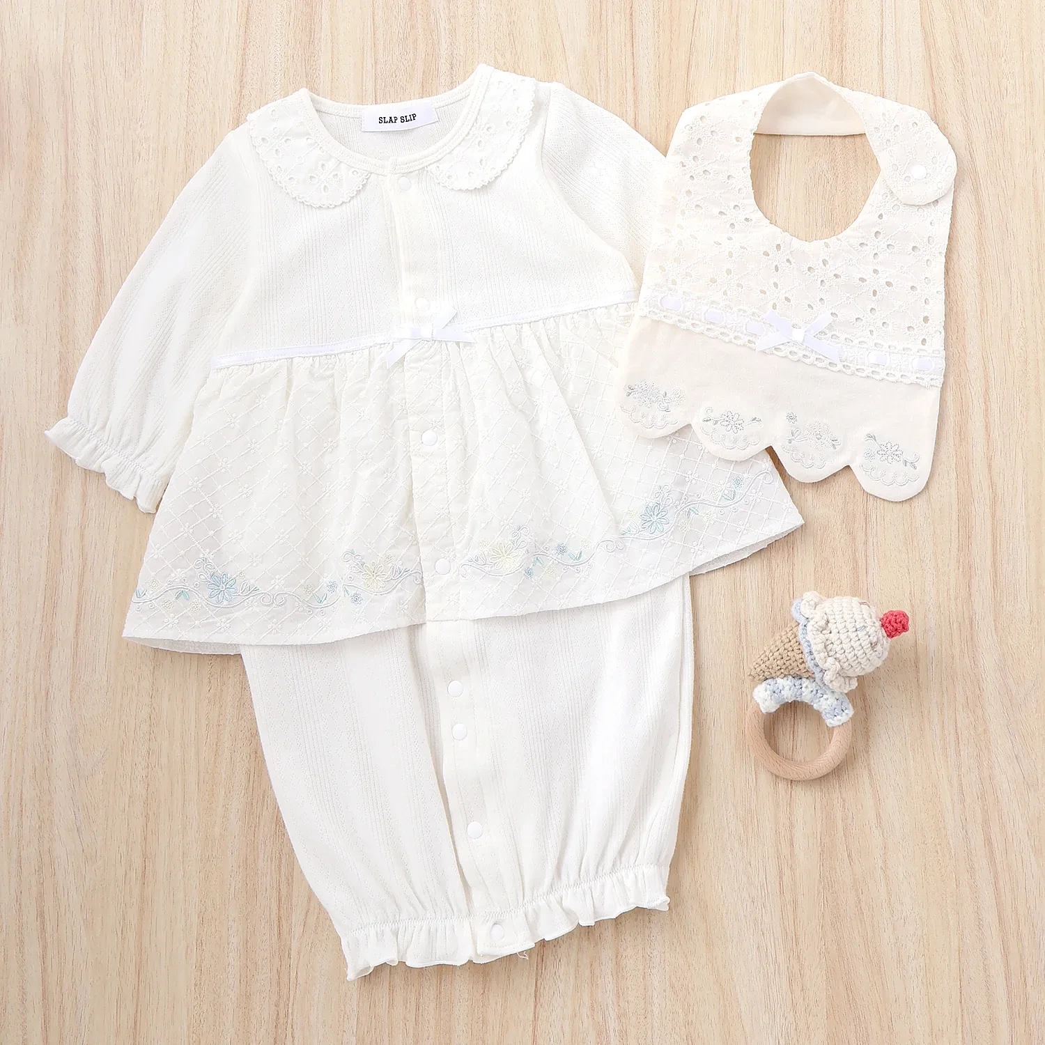 襟付きのロンパース