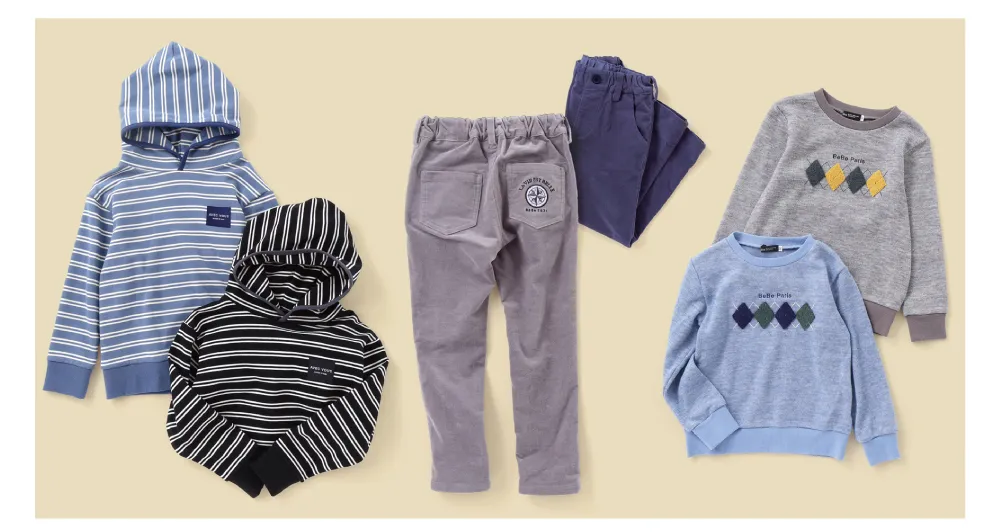 BeBe BOYS 2025秋冬コレクション アーガイル柄のトレーナーとパンツのこなれ感のあるスタイル