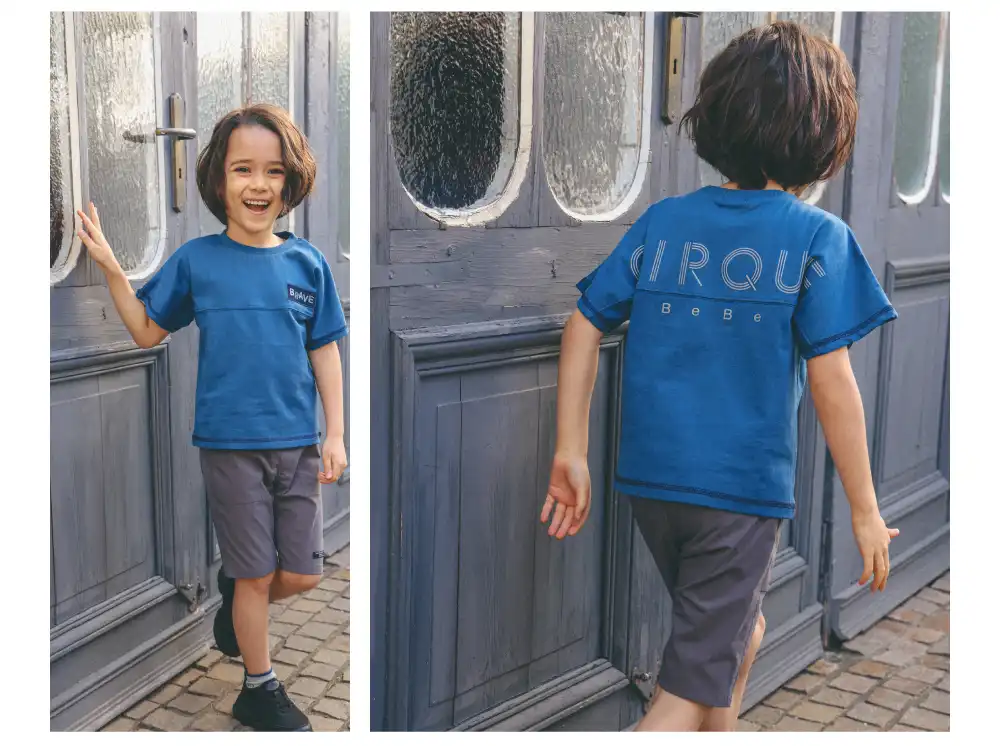 ブルーのTシャツ