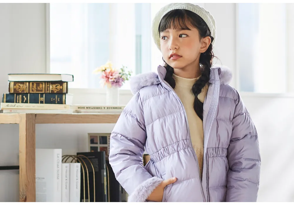 BeBe（ベベ）2025年秋冬 モデル リリアナ着用 メインコーディネート