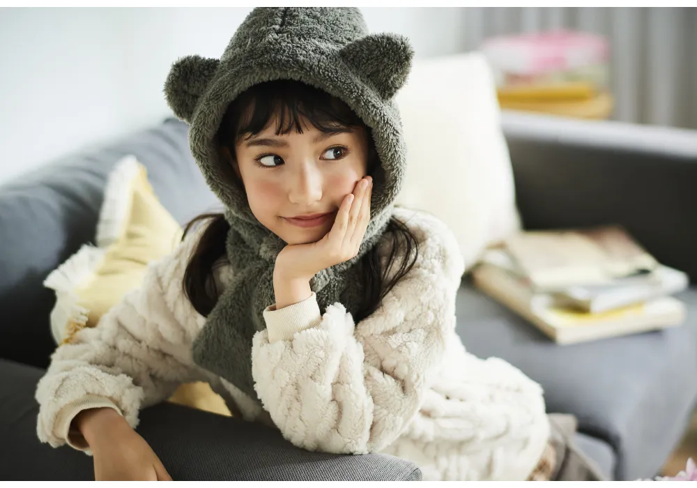 Noeil aime BeBe（ノイユ エーム ベベ）2025年秋冬 モデル リリアナ着用 メインコーディネート