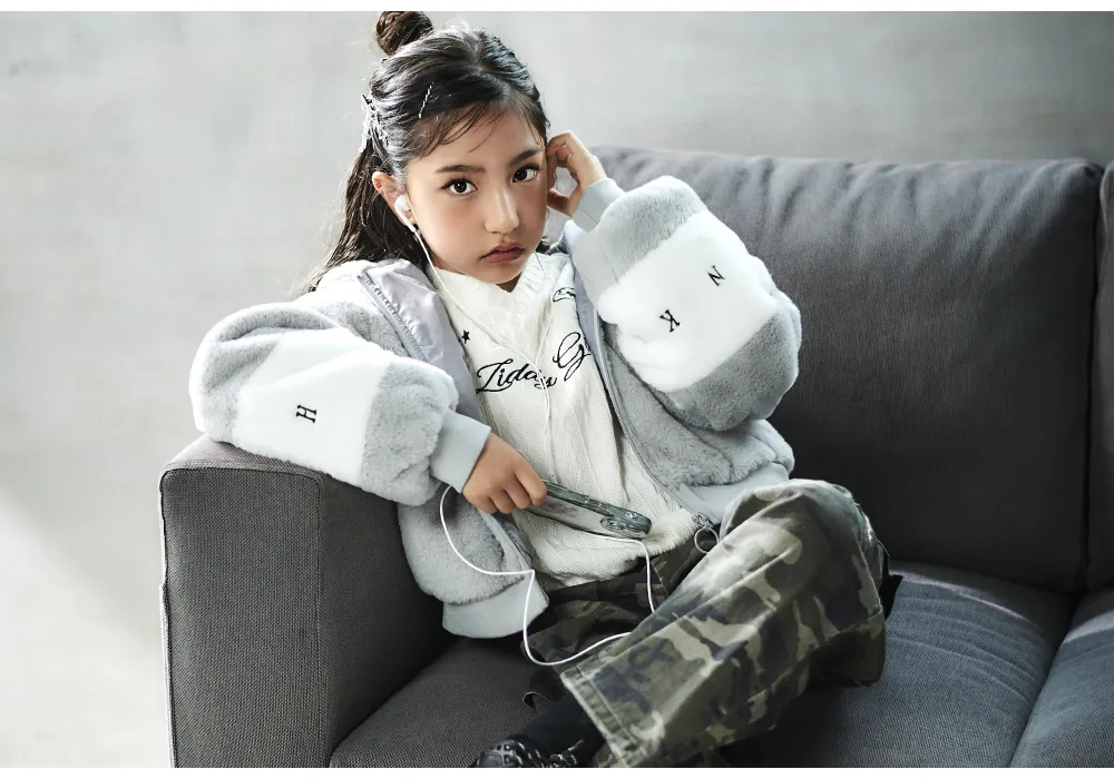 ZIDDY（ジディー）2025年秋冬 モデル リリアナ着用 メインコーディネート