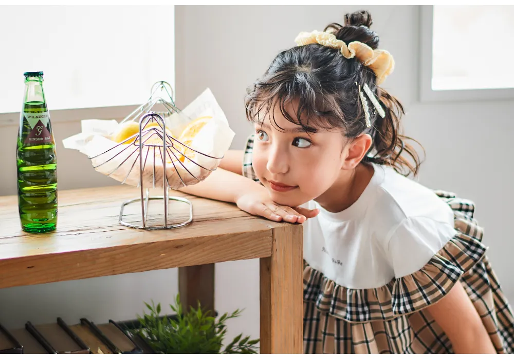Noeil aime BeBe（ノイユ エーム ベベ）リリアナが着こなす2025年春夏女の子向けキッズコーディネートのメインビジュアル