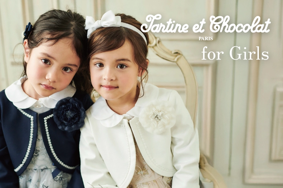Tartine et Chocolat（タルティーヌエショコラ）女の子向けセレモニースタイル：上品なツイードジャケットとプリーツスカート