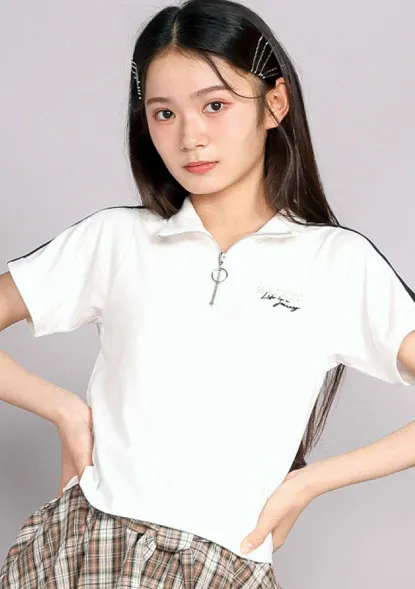 ハーフジップTシャツの着用イメージ