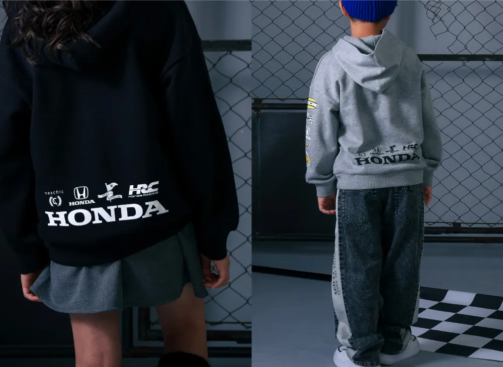 nexchic HONDAコラボ フーディのバックプリント。クールなロゴデザイン