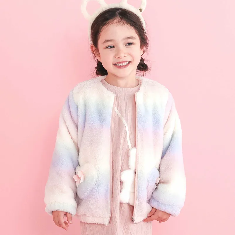 BeBe べべ シンプルデザインの子供用ブルゾン