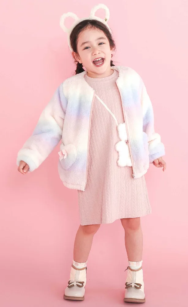 女の子の子供服 オーロラボアジャケットとレギンスパンツのコーディネート