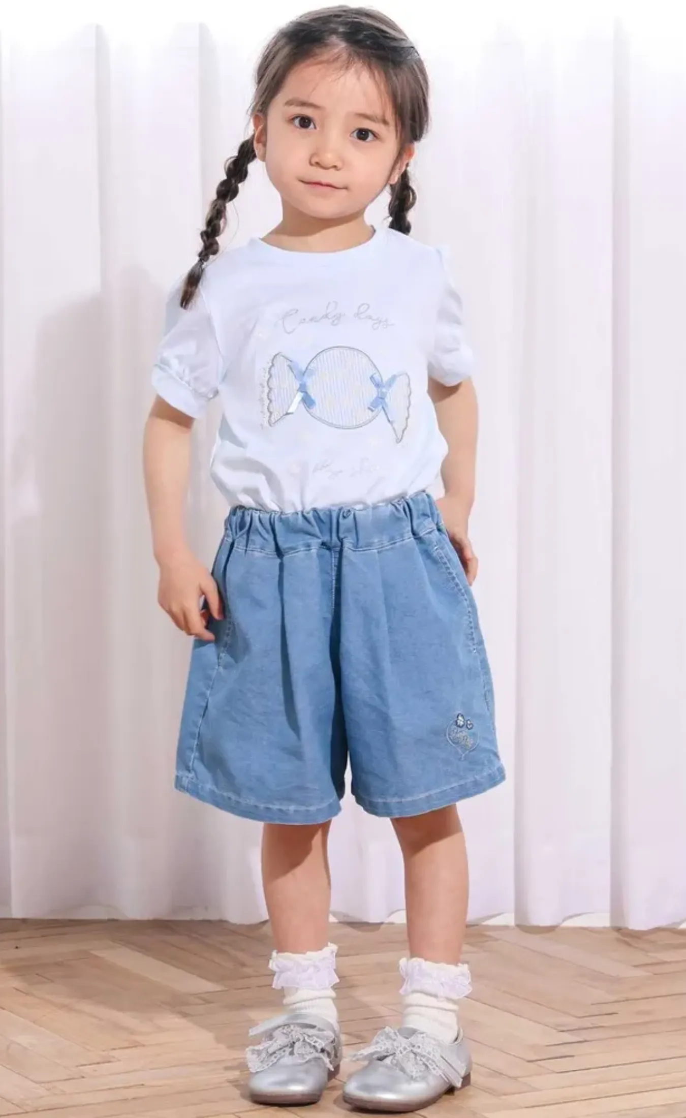 最高気温25℃向け：Tシャツとショートパンツの女の子コーデ
