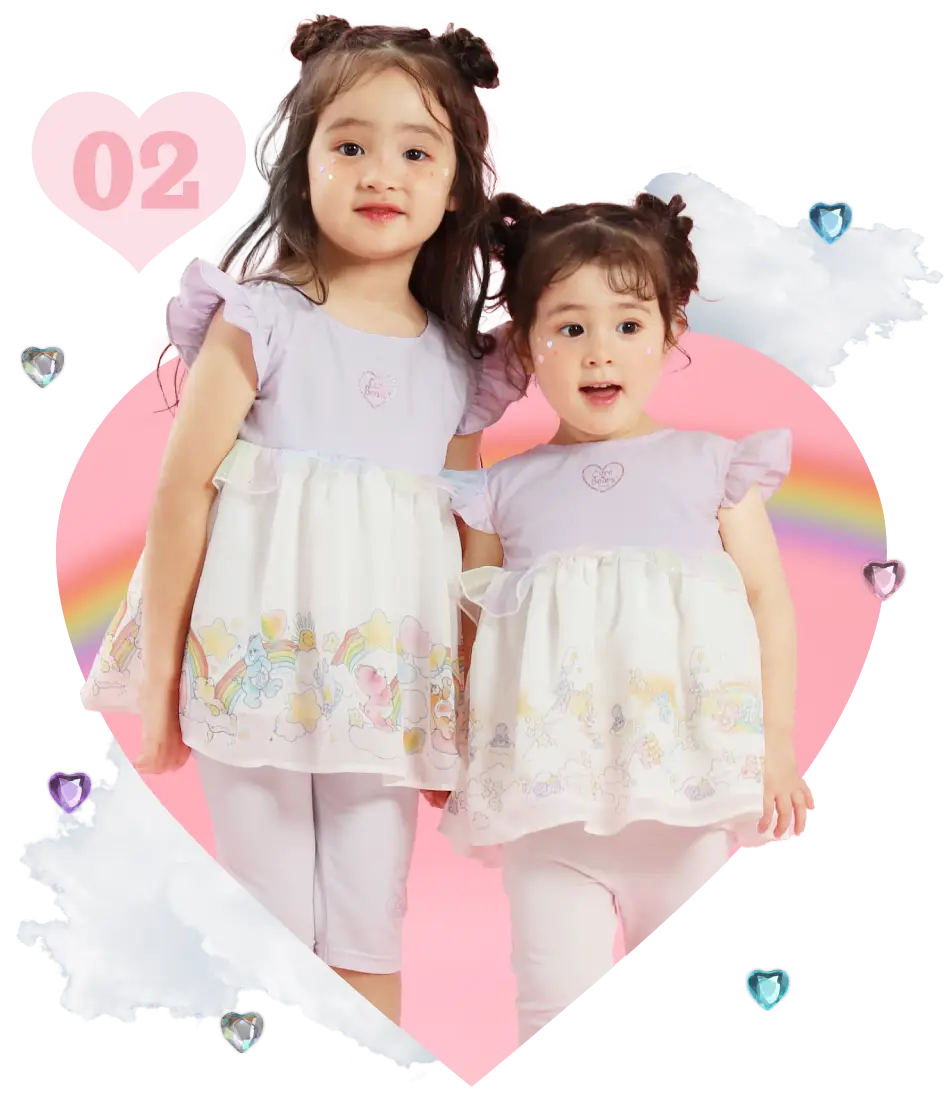 SLAP SLIP（スラップスリップ）ケアベアコラボ：シフォンブラウスを着用する子供