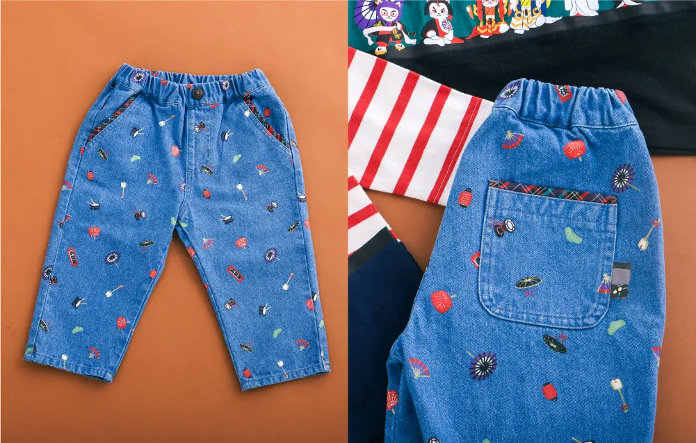 扇子・提灯・三味線など歌舞伎の小道具を散りばめた総柄7分丈パンツ