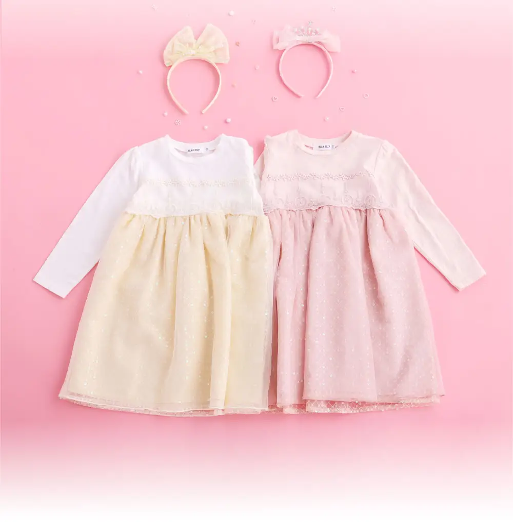 お出かけにも最適なストンと落ちるきれいなシルエットのワンピース