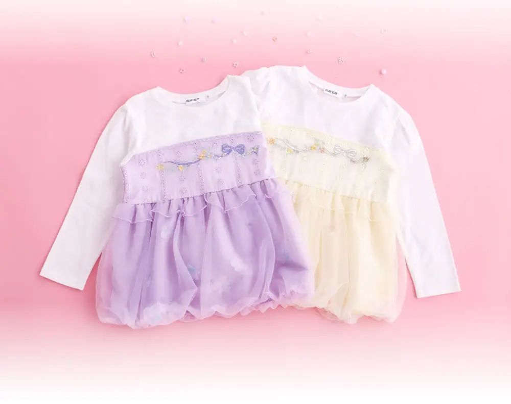 裾のレース刺しゅうがキュートなプリンセス風スカッツのバックスタイル