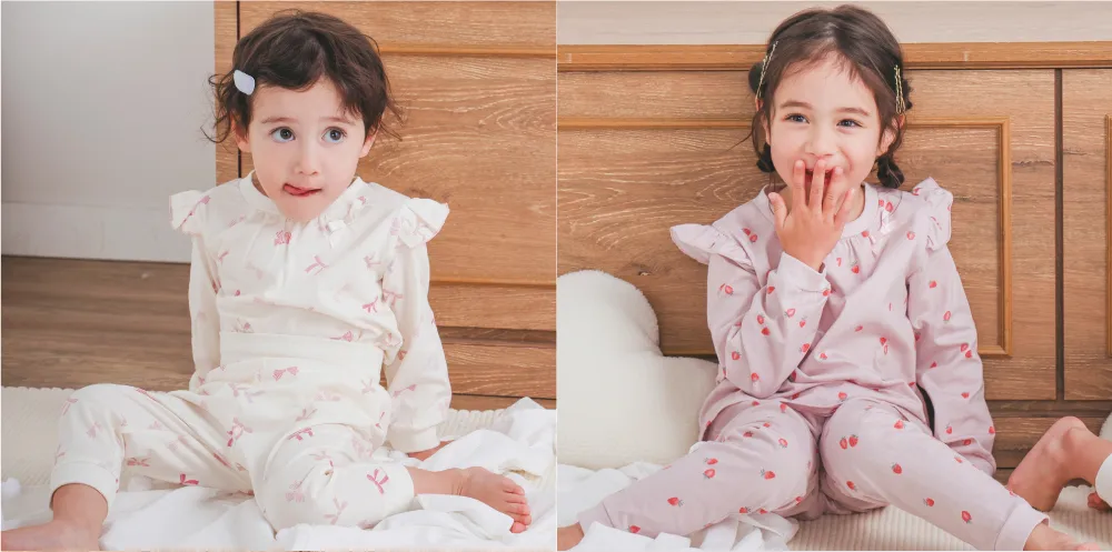 女の子モデルが着用した長袖キルトみんみんパジャマの総柄デザイン